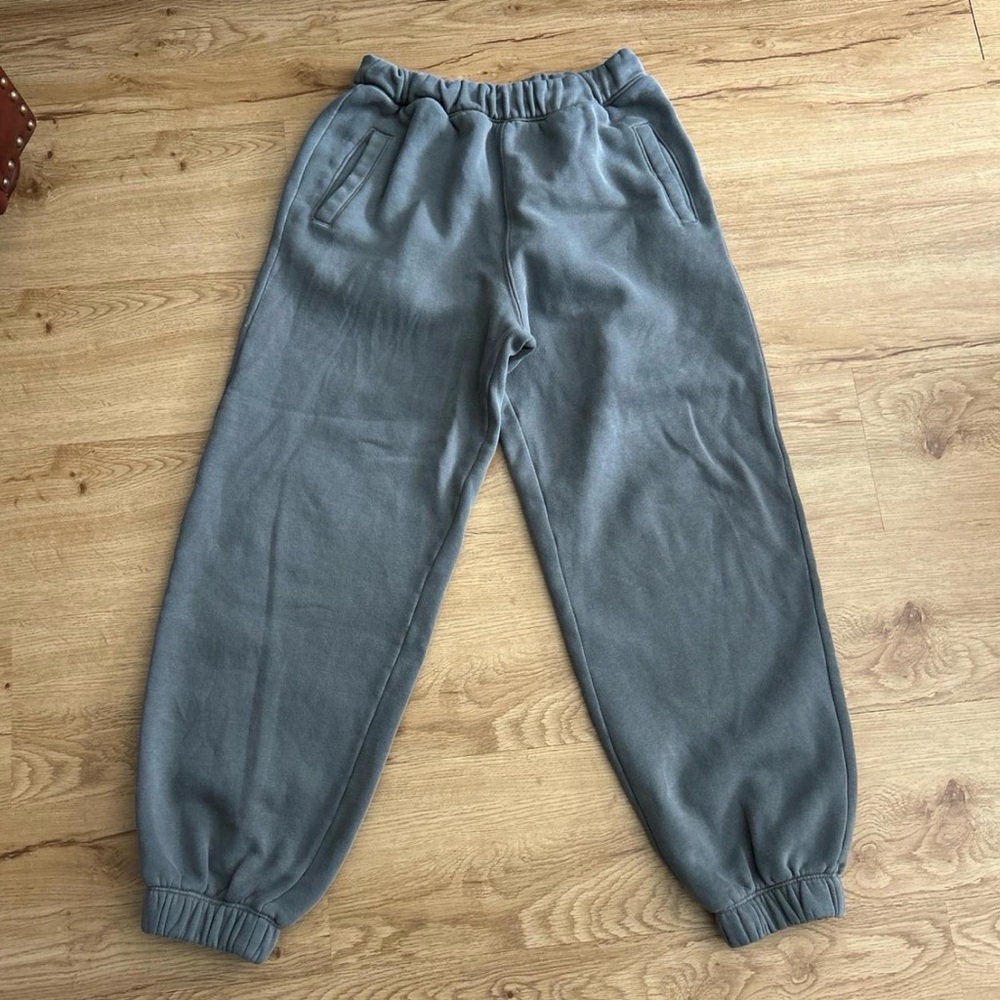 Abercrombie sweatpants sz small women’s - great condition